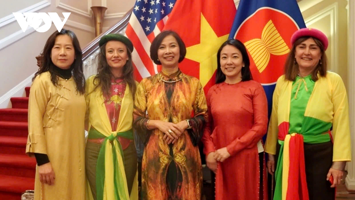 Vietnamese culture impresses international friends in US